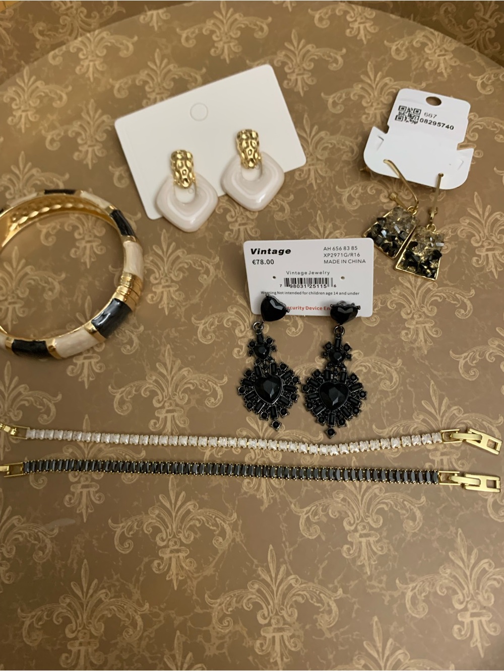 Black & Cream Jewelry Bundle! ALL NEW! 🖤🍦